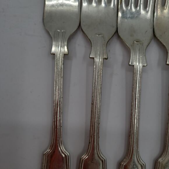 Sheffield England Antique Silver Plate Fiddle Thread and Shell 6 Dinner Fork 2-2 - Picture 8 of 11